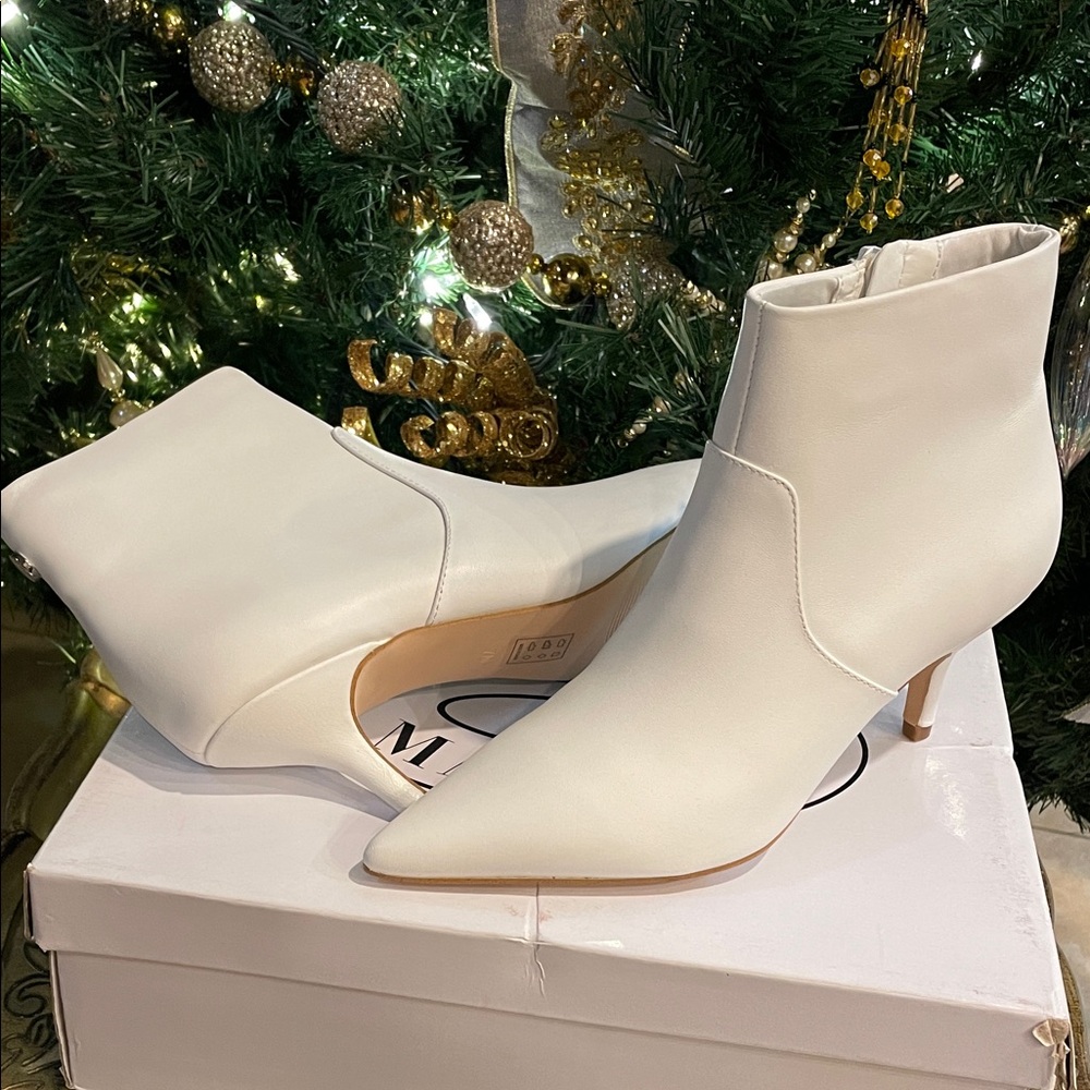 Steve Madden Boots . Rome White Leather . NEW in Box . Sz 7
